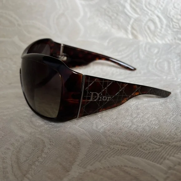 Christian Dior Brown Tortoiseshell Cannage 1 Sunglasses   Flawless! - Picture 9 of 13